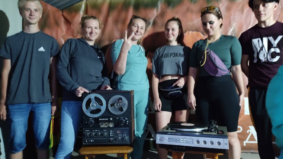 "Отдыхай! На волне нас всех качай!" - танцевальный баттл 80-х