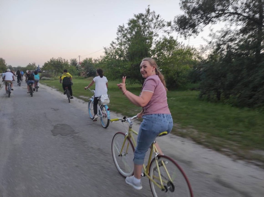 "Огни ночного поселка" - музыкально-световое шоу участников Клуба «Веломания» и любителей велоезды