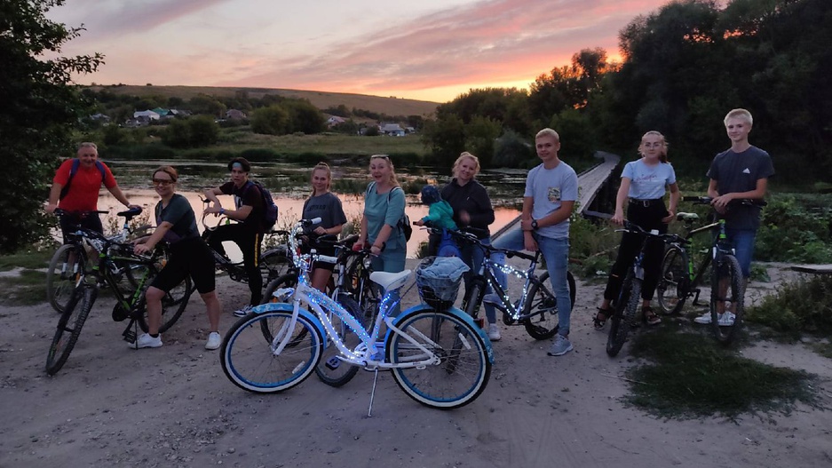 "В поисках живой воды" - музыкально-световое шоу участников Клуба «Веломания» и любителей велоезды