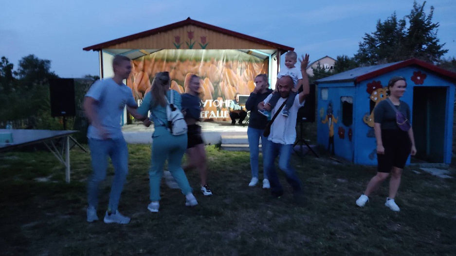 "Отдыхай! На волне нас всех качай!" - танцевальный баттл 80-х