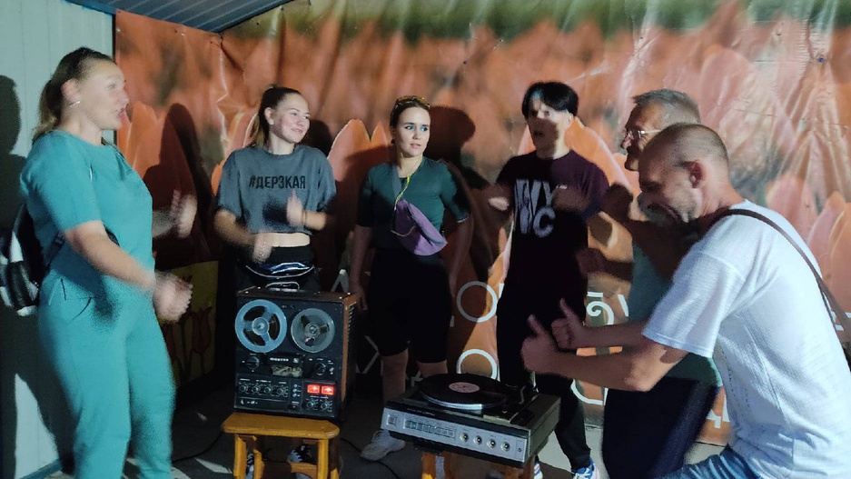 "Отдыхай! На волне нас всех качай!" - танцевальный баттл 80-х