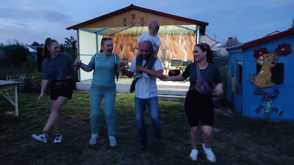 "Отдыхай! На волне нас всех качай!" - танцевальный баттл 80-х