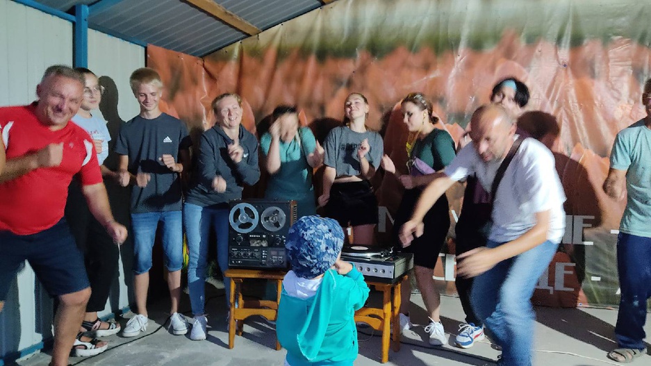 "Отдыхай! На волне нас всех качай!" - танцевальный баттл 80-х