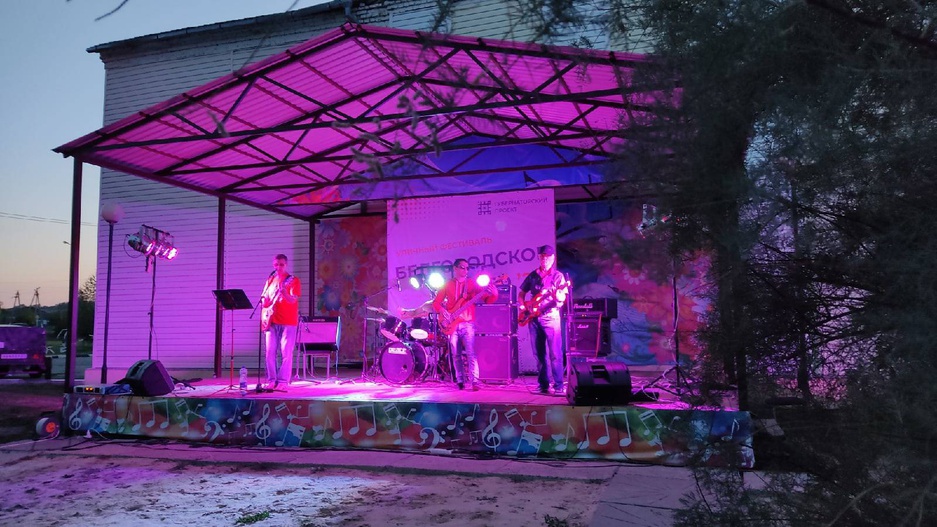 "Музыка без форматов" - вечер живой музыки с участием кавер-рок-группы "СССР" с. Нижние Лубянки