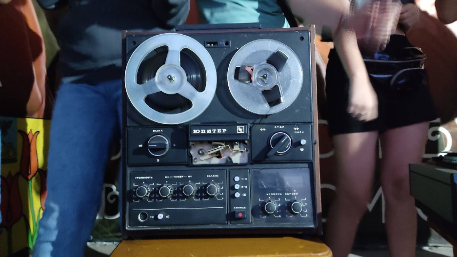 "Отдыхай! На волне нас всех качай!" - танцевальный баттл 80-х