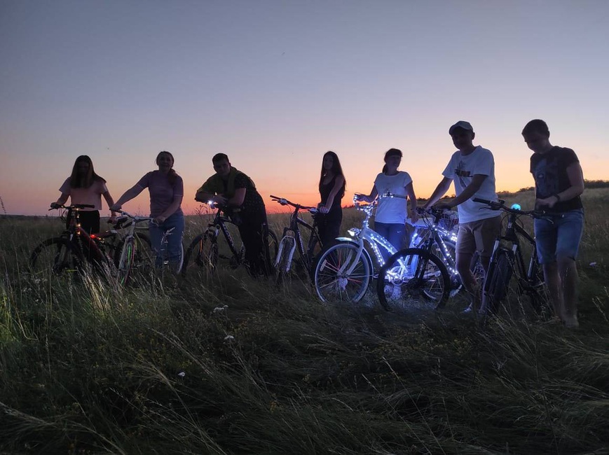 "Огни ночного поселка" - музыкально-световое шоу участников Клуба «Веломания» и любителей велоезды