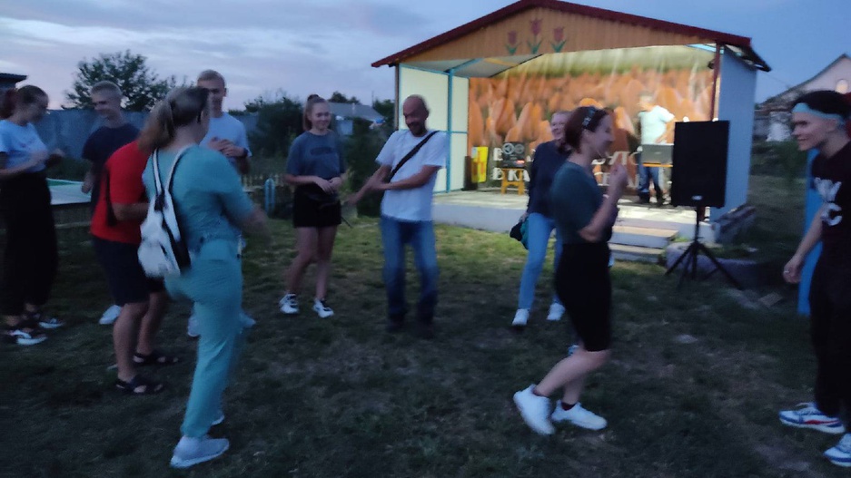 "Отдыхай! На волне нас всех качай!" - танцевальный баттл 80-х