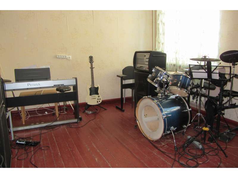 Музыкально-инструментальное оборудование