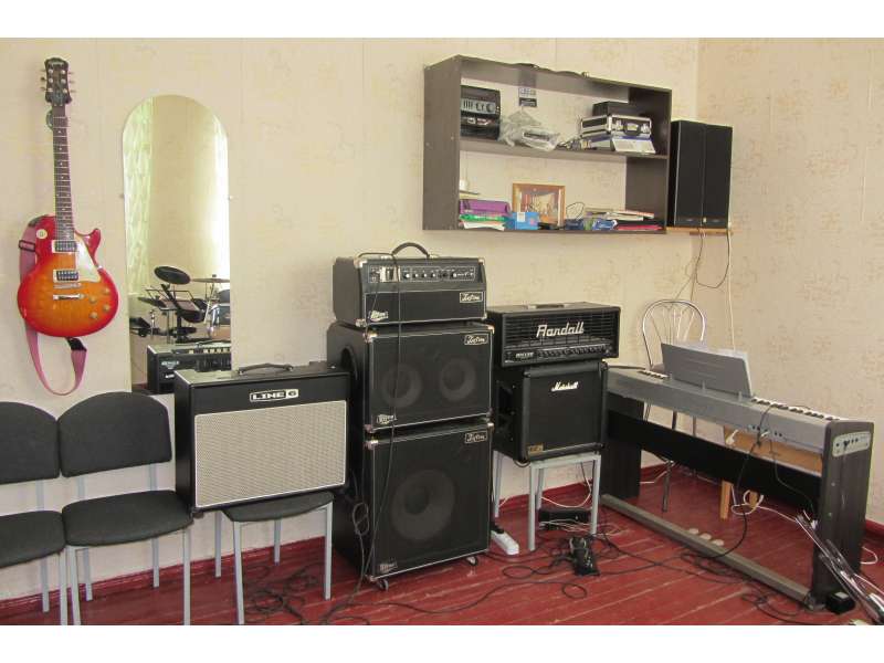 Музыкально-инструментальное оборудование